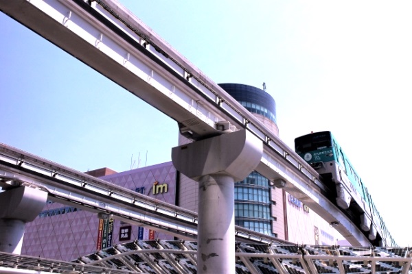 小倉駅前モノレール写真
