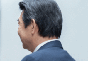 後ろ姿ミドル男性