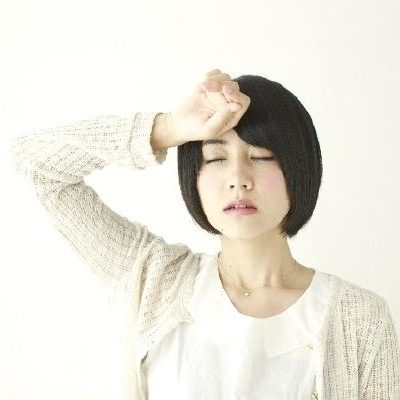 e97568c8b1759339c3081782f55d623c_s 具合悪い(女性の写真)